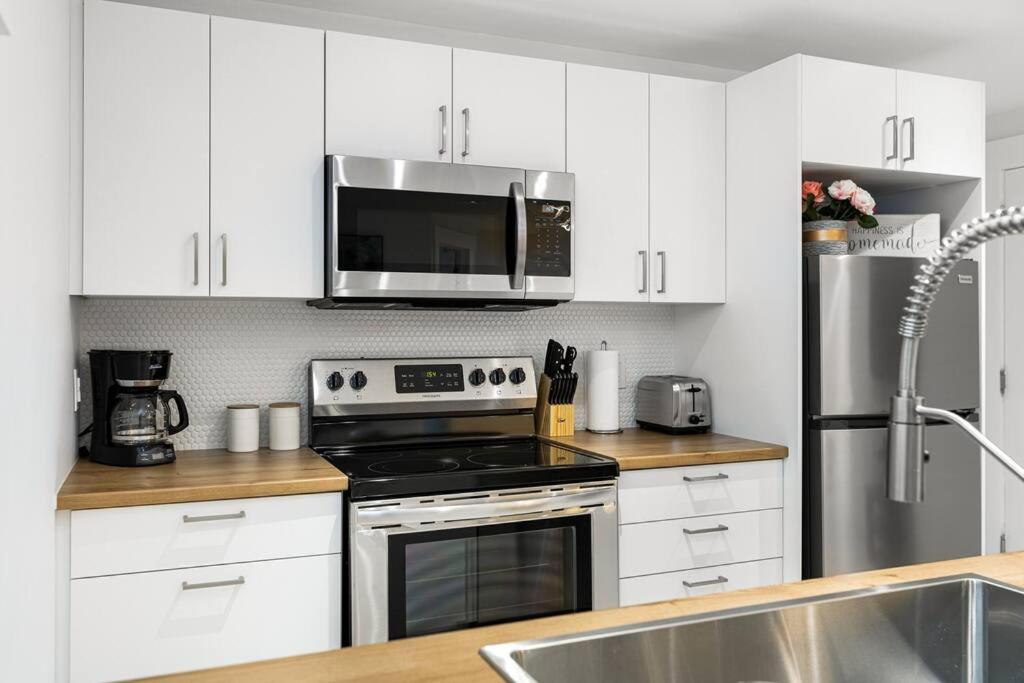 Beautiful 1 Bedroom Apartment - Private Entrance Moncton Zewnętrze zdjęcie
