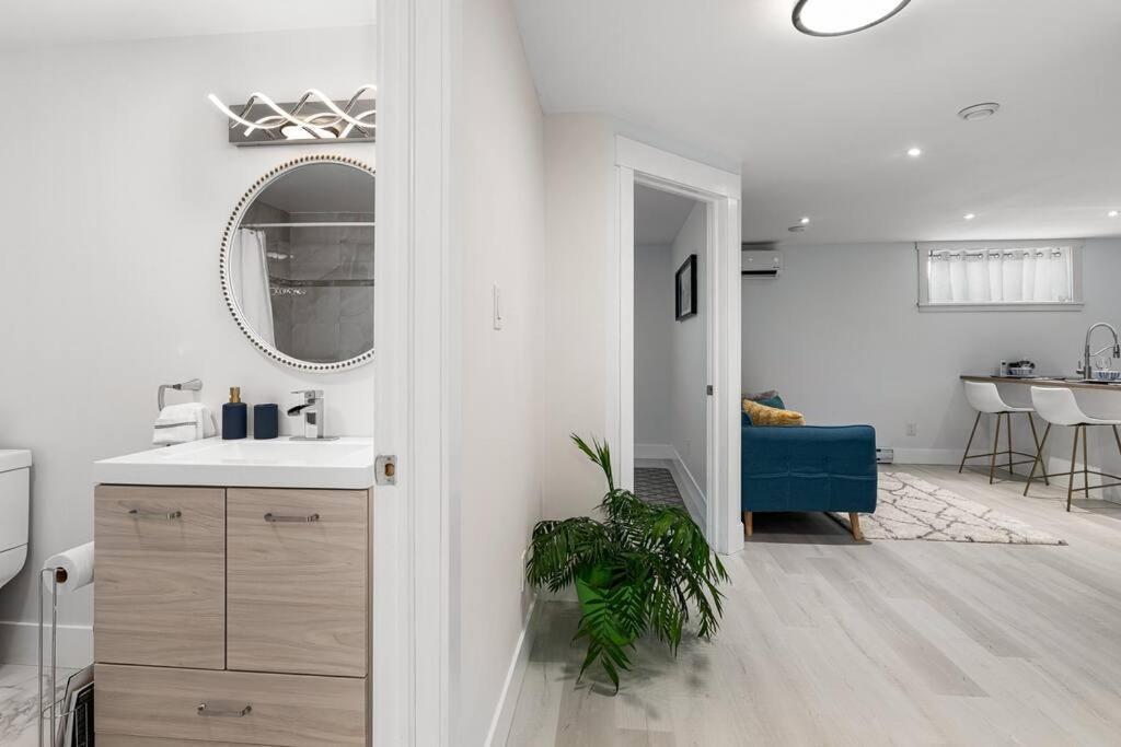 Beautiful 1 Bedroom Apartment - Private Entrance Moncton Zewnętrze zdjęcie