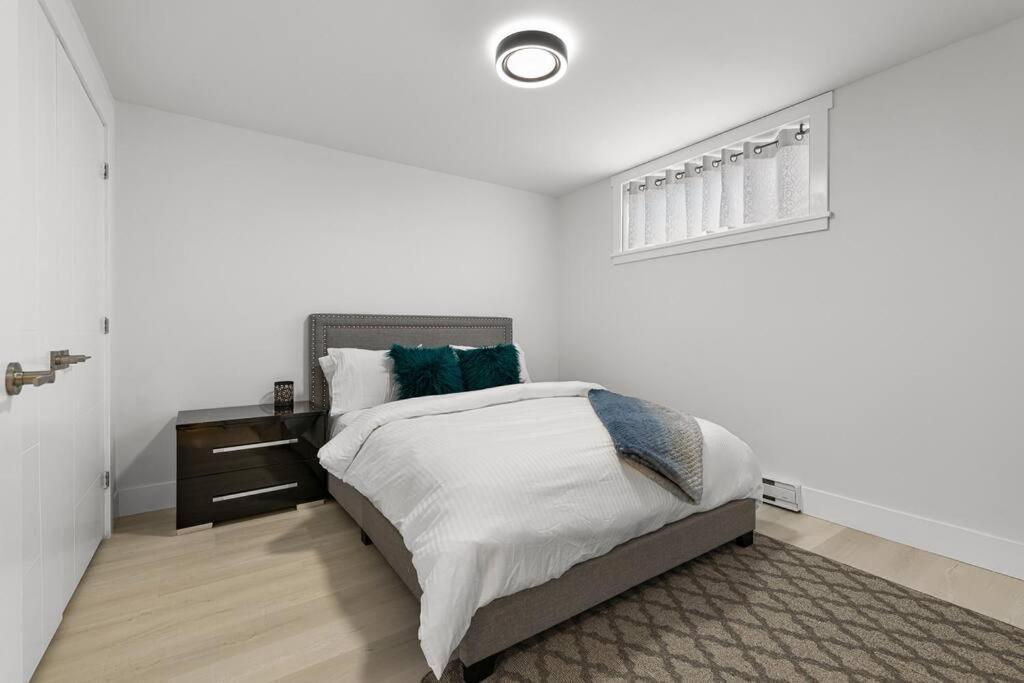 Beautiful 1 Bedroom Apartment - Private Entrance Moncton Zewnętrze zdjęcie