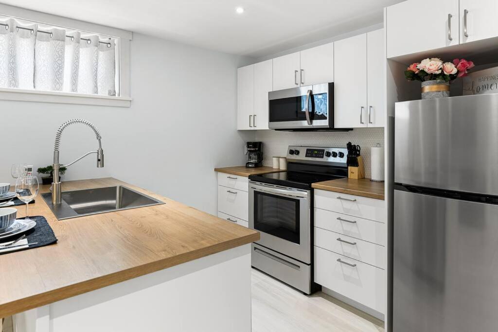 Beautiful 1 Bedroom Apartment - Private Entrance Moncton Zewnętrze zdjęcie
