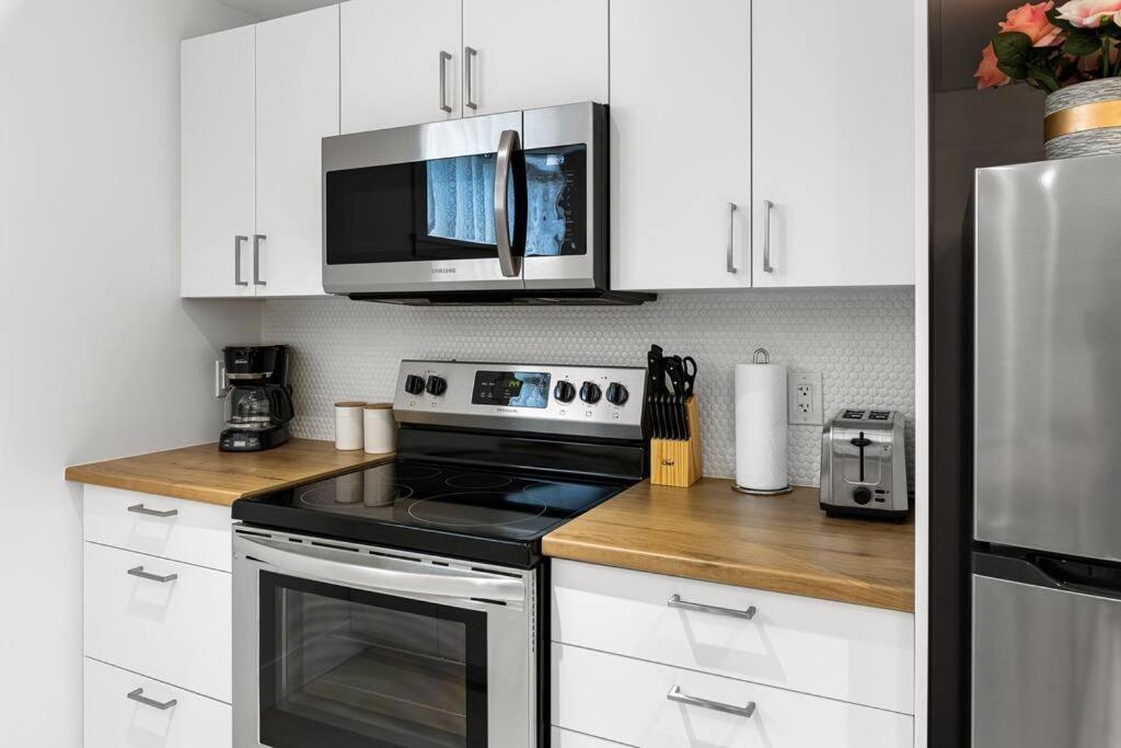 Beautiful 1 Bedroom Apartment - Private Entrance Moncton Zewnętrze zdjęcie