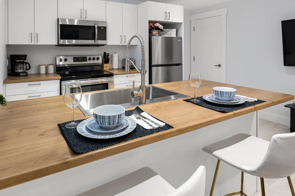 Beautiful 1 Bedroom Apartment - Private Entrance Moncton Zewnętrze zdjęcie