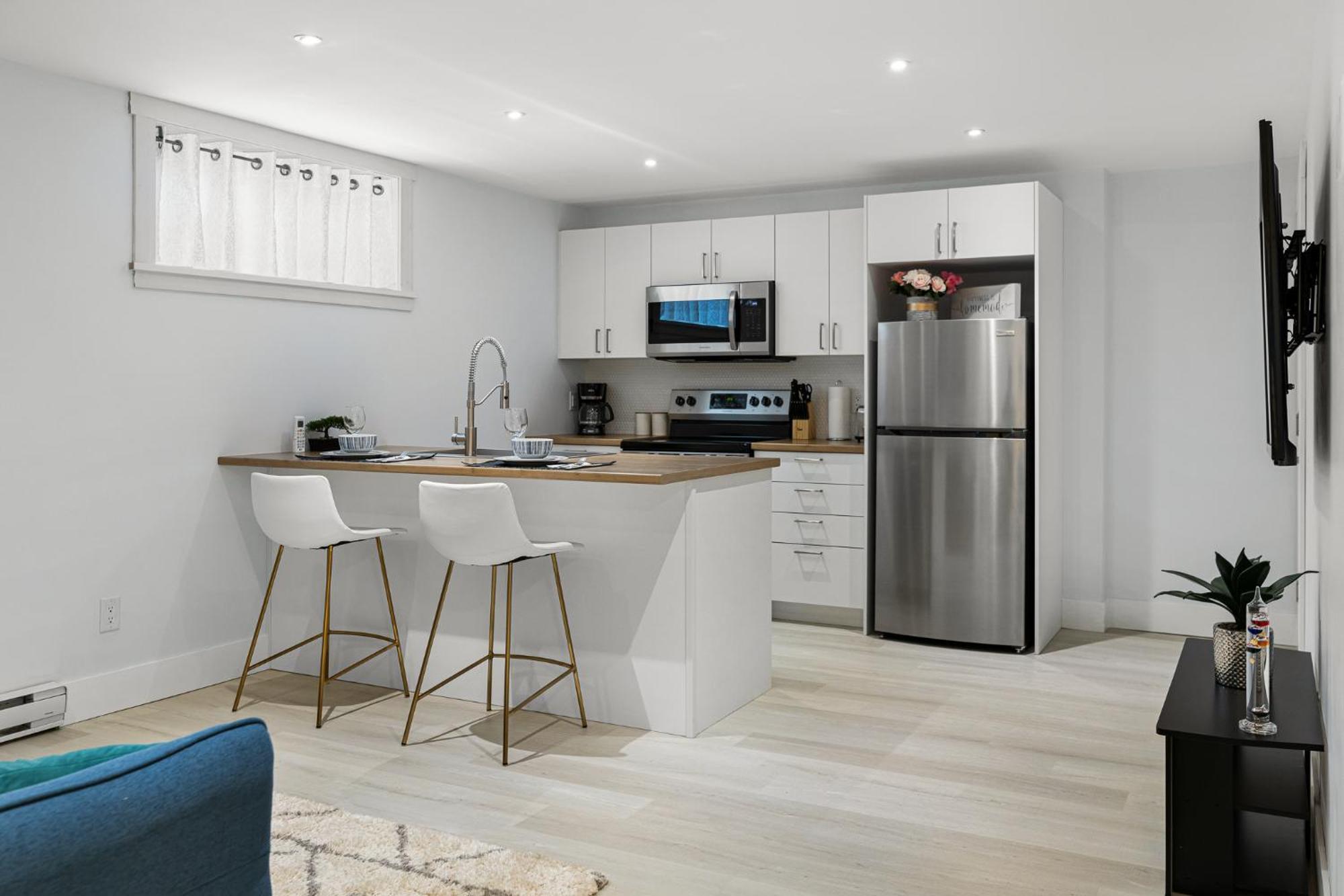 Beautiful 1 Bedroom Apartment - Private Entrance Moncton Zewnętrze zdjęcie